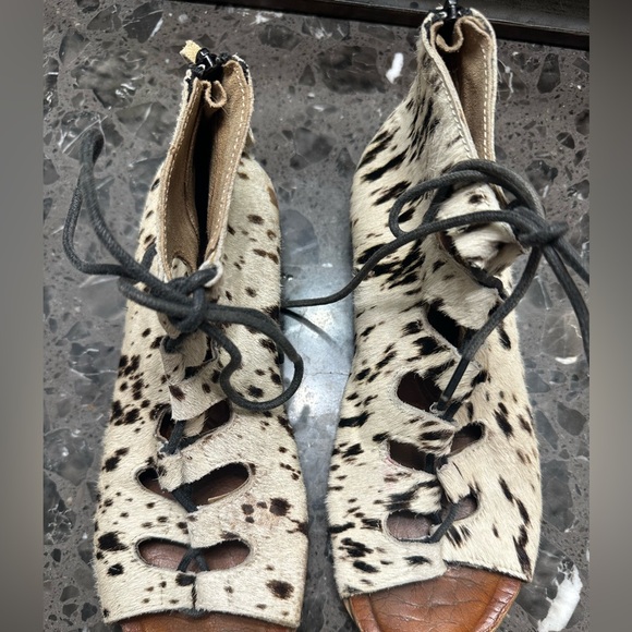 Naughty Monkey Nola Sandals in Black & White - Picture 7 of 7